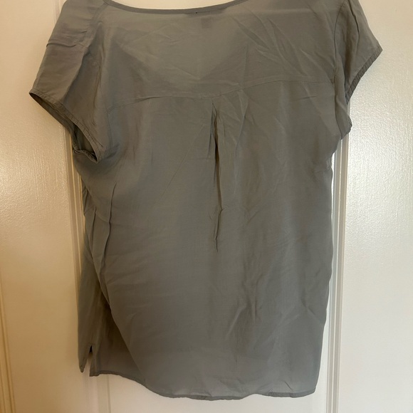 Simple silk top - Picture 2 of 3